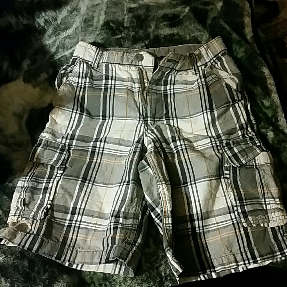 BOYS CARGO SHORTS SIZE 14